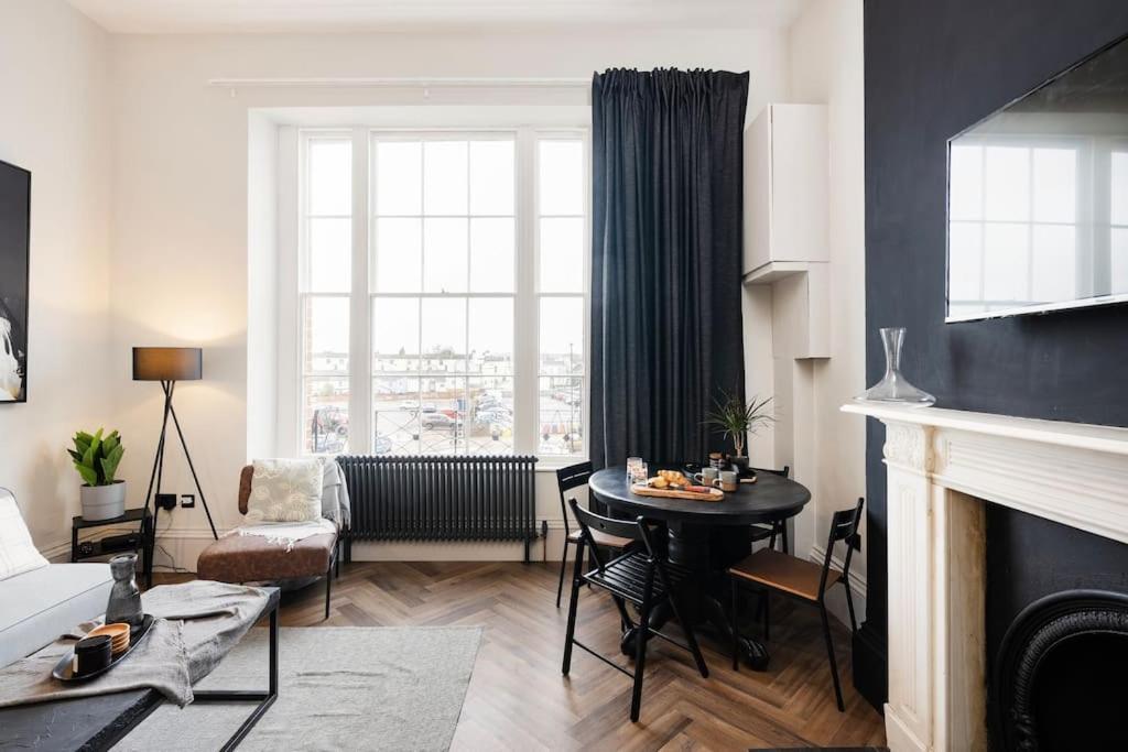 High End Free Parking Wifi Balcony Ensuite Cheltenham Luaran gambar