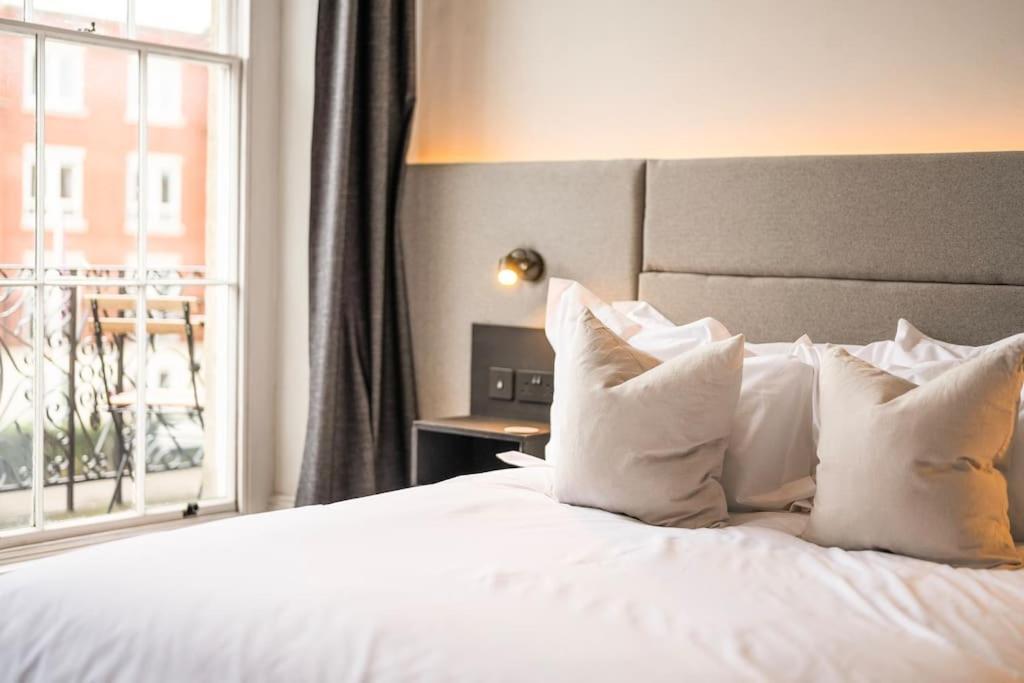High End Free Parking Wifi Balcony Ensuite Cheltenham Luaran gambar