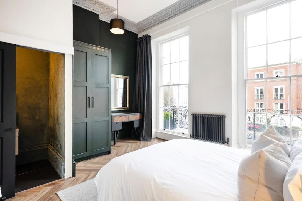 High End Free Parking Wifi Balcony Ensuite Cheltenham Luaran gambar