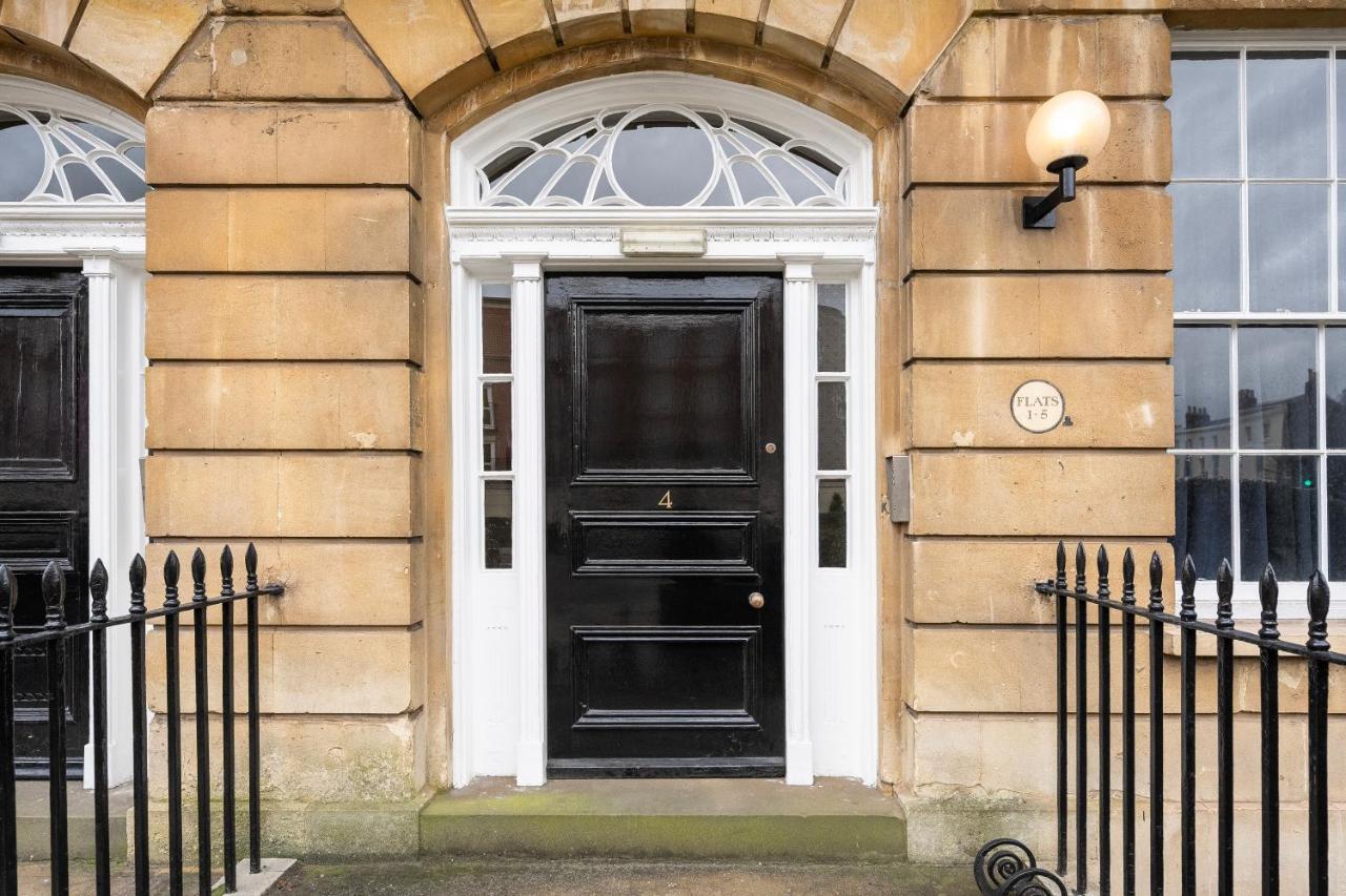 High End Free Parking Wifi Balcony Ensuite Cheltenham Luaran gambar