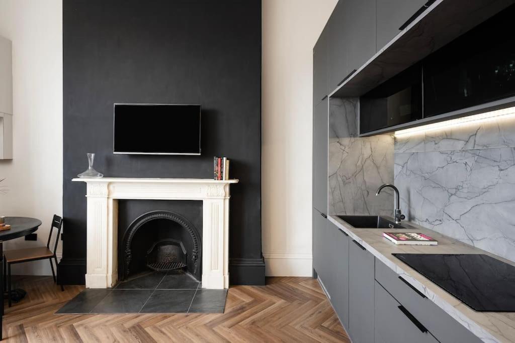 High End Free Parking Wifi Balcony Ensuite Cheltenham Luaran gambar