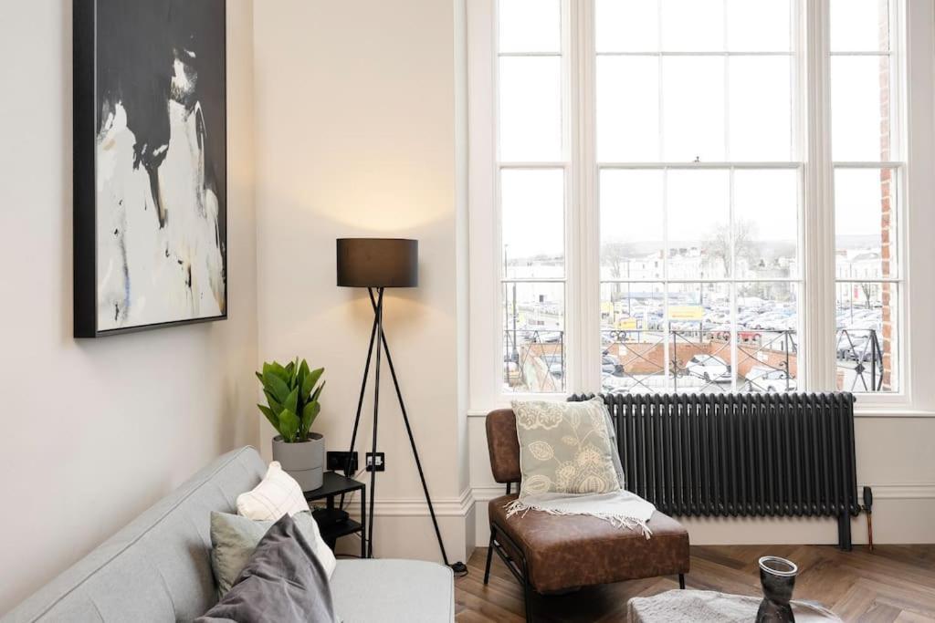High End Free Parking Wifi Balcony Ensuite Cheltenham Luaran gambar