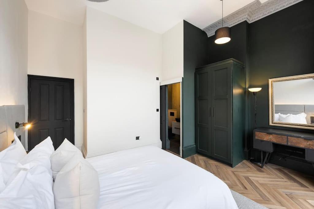 High End Free Parking Wifi Balcony Ensuite Cheltenham Luaran gambar