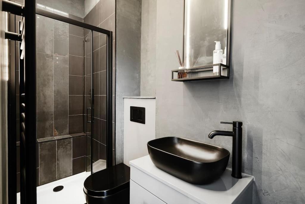 High End Free Parking Wifi Balcony Ensuite Cheltenham Luaran gambar
